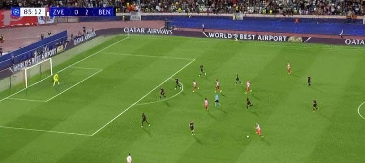 在线娱乐-巴萨主场大捷，球员赛后激动庆祝胜利，在线自己程序.-在线娱乐