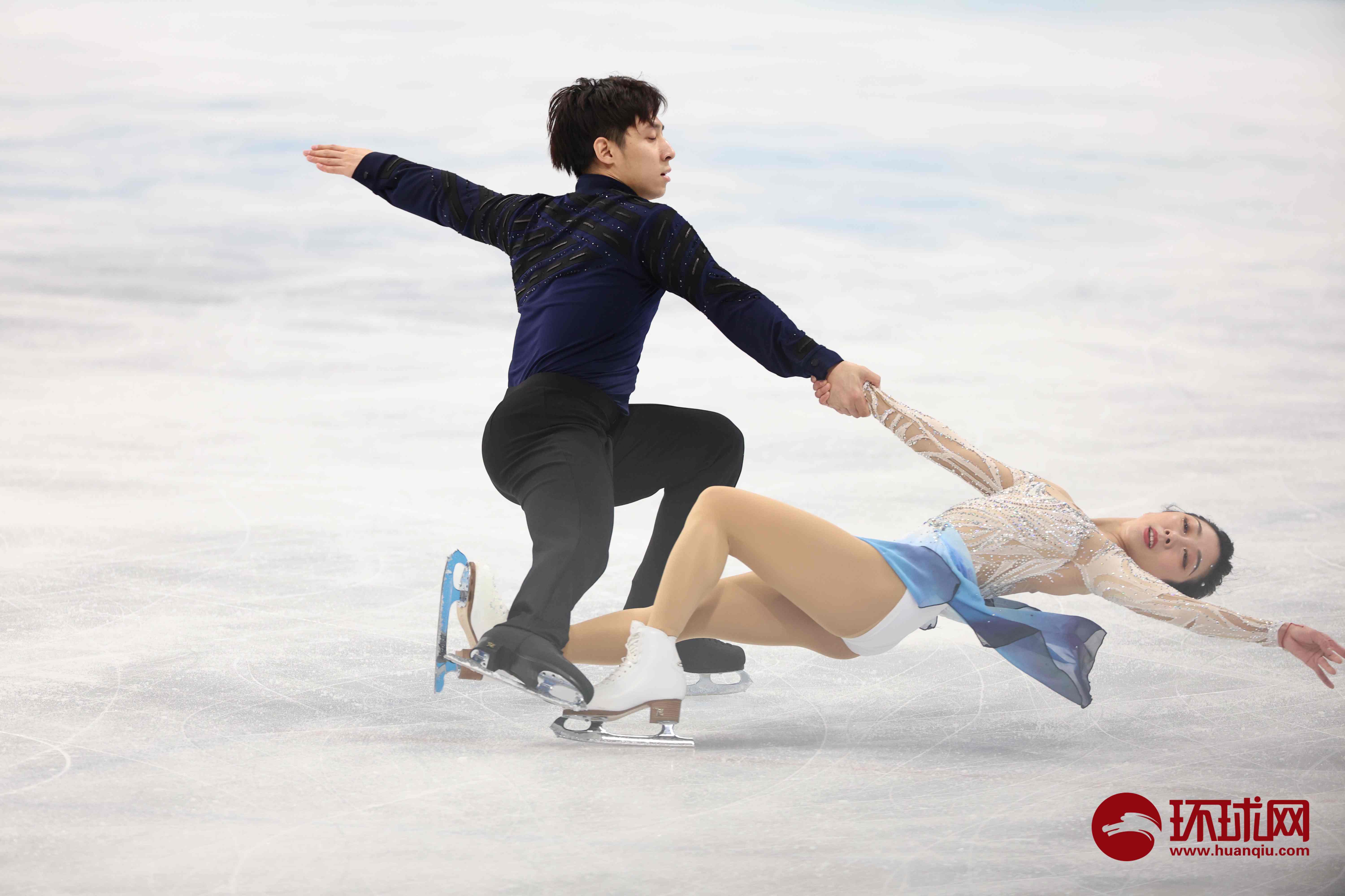 手机互动游戏-Rookie重返赛场，险胜首场状态出色，TES观众沸腾！全场沸腾不已-手机互动游戏