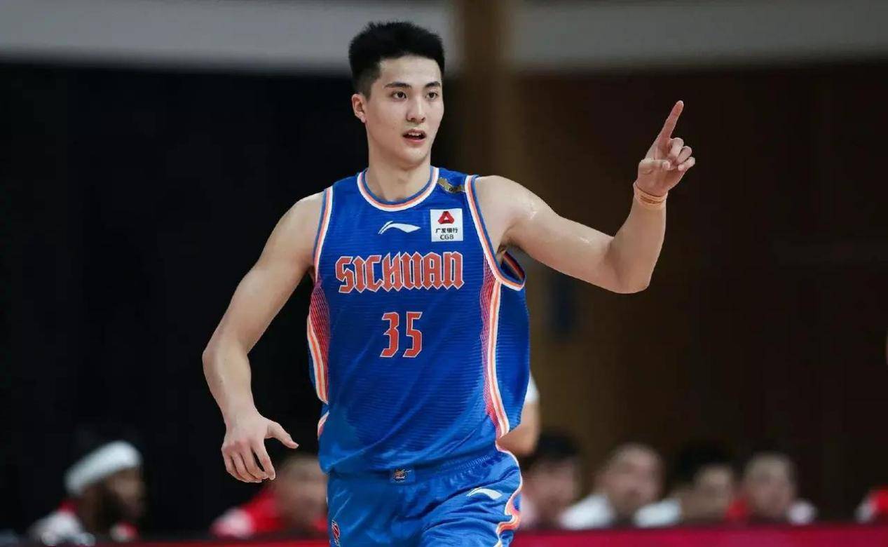 游戏社区-罗马冲刺阶段防线松动；志在CBA季后赛名次提升；质疑声仍在；轮换策略成焦点的简单介绍-游戏社区